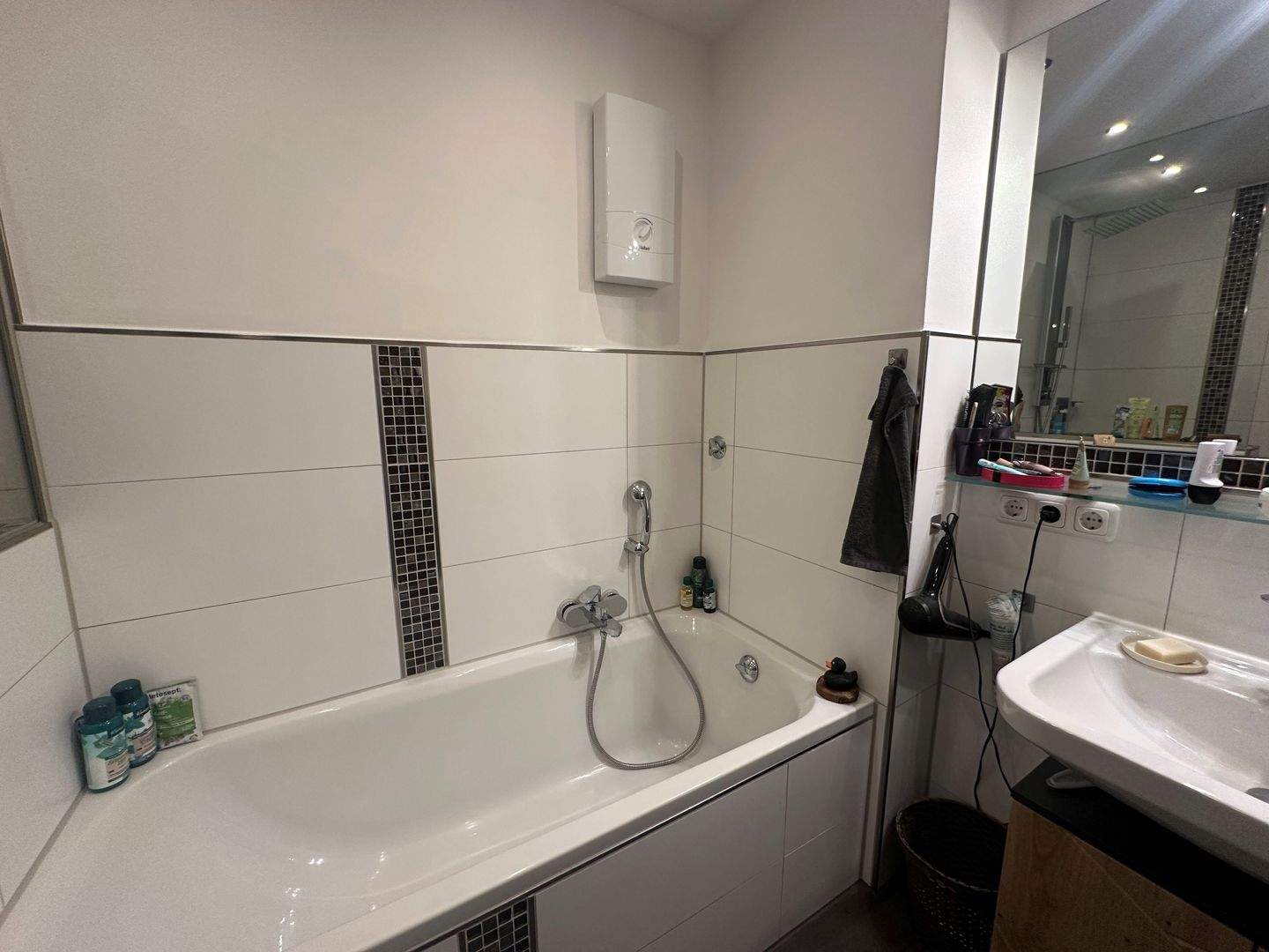 Große, gut geschnittene 4 Zimmerwohnung mit gr. Balkon, Fahrstuhl u. TG-Platz in sehr ruhiger Lage! VERMIETET! – Augsburg – Vorschaubild 9