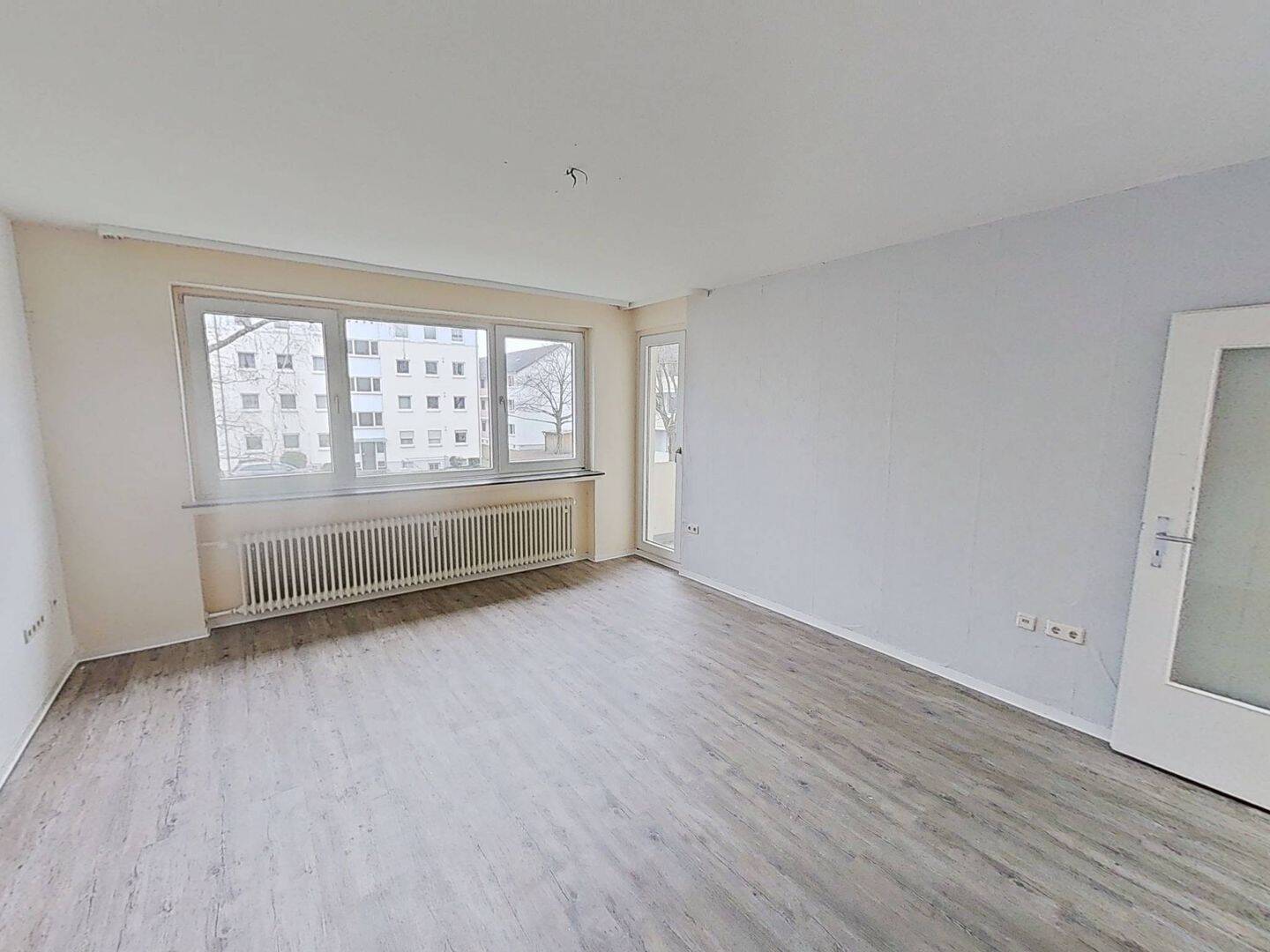 Großzügig geschnittene 3-Zimmer-Wohnung mit BALKON