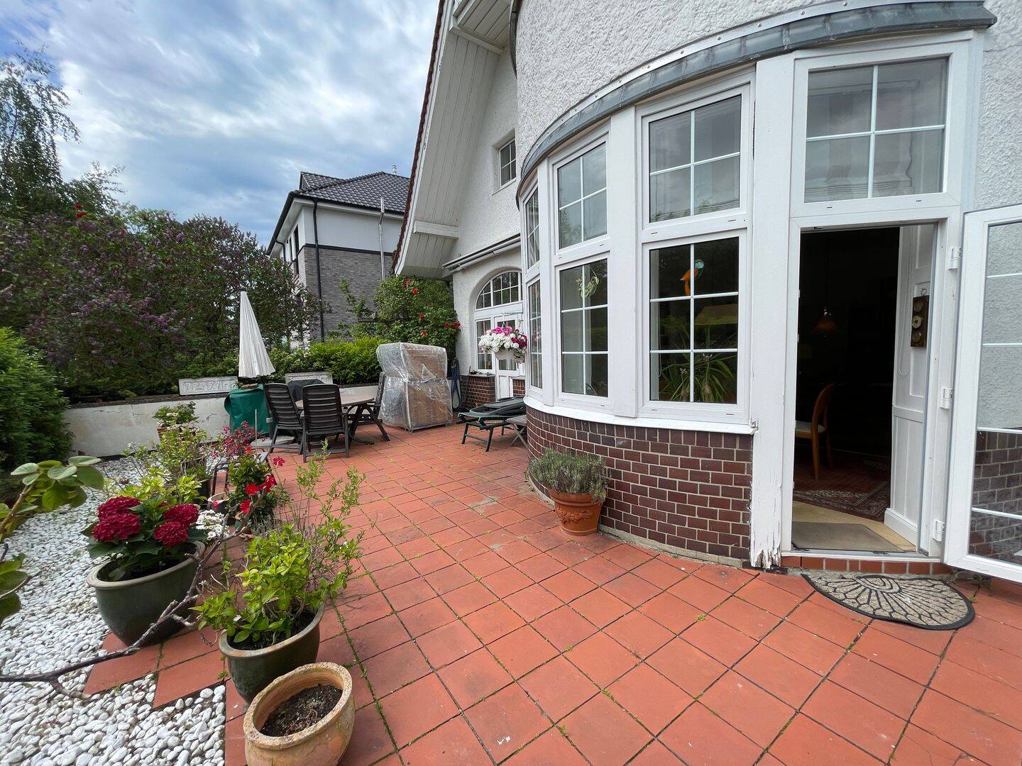 Stilvolle Erdgeschoßwohnung mit Gartenterrasse – Lübeck – Vorschaubild 2