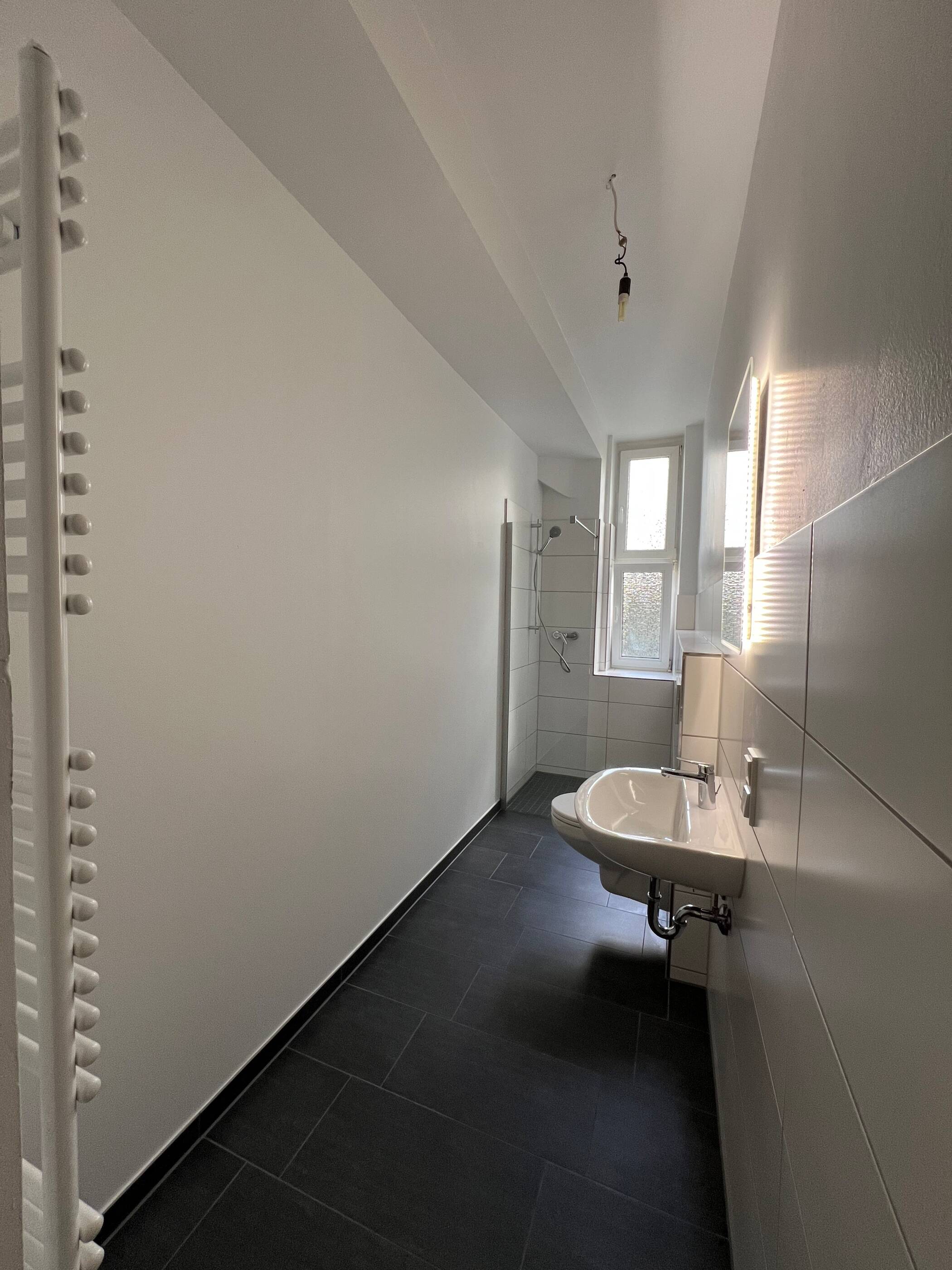 Helle 2-Zimmer-Altbauwohnung in zentraler Lage in Saarbrücken – Saarbrücken – Vorschaubild 4