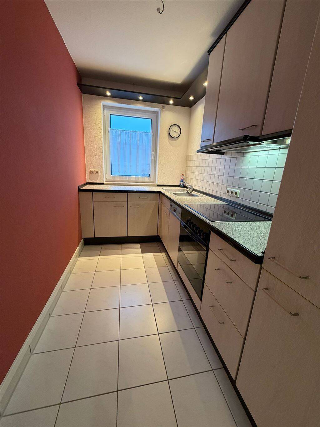 ** ETW mit langem Balkon, EBK und Klimaanlage** – Wiesbaden – Vorschaubild 4
