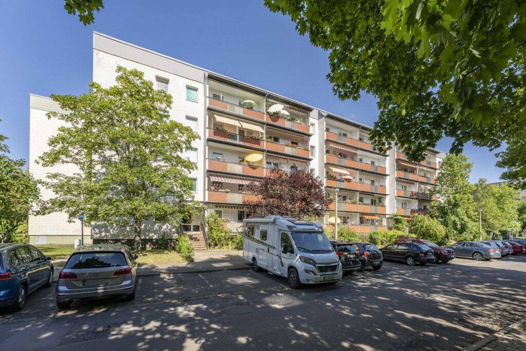Erstbezug: Dreiraumwohnung mit Balkon