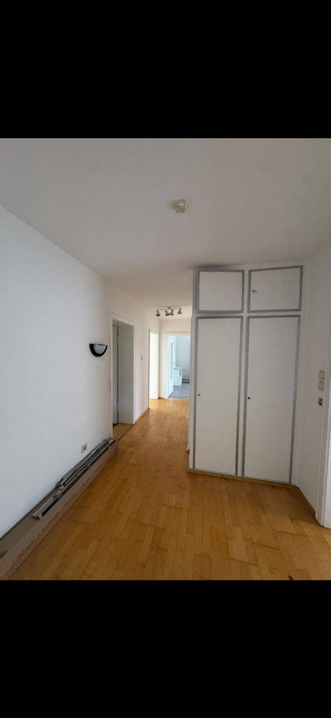 „Dreifamilienhaus mit großem Grundstück & 2 Garagen – enormes Potenzial in Toplage von Nürnberg“ – Nürnberg – Vorschaubild 6