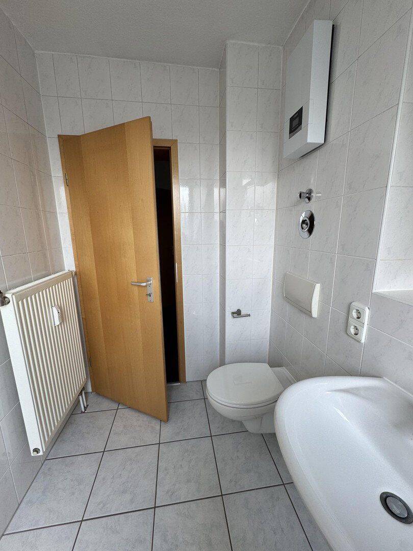stilvolle 2-Zimmer-DG-Wohnung mit beeindruckender Raumhöhe - zentral in Mz-Kastel, von privat – Wiesbaden – Vorschaubild 6