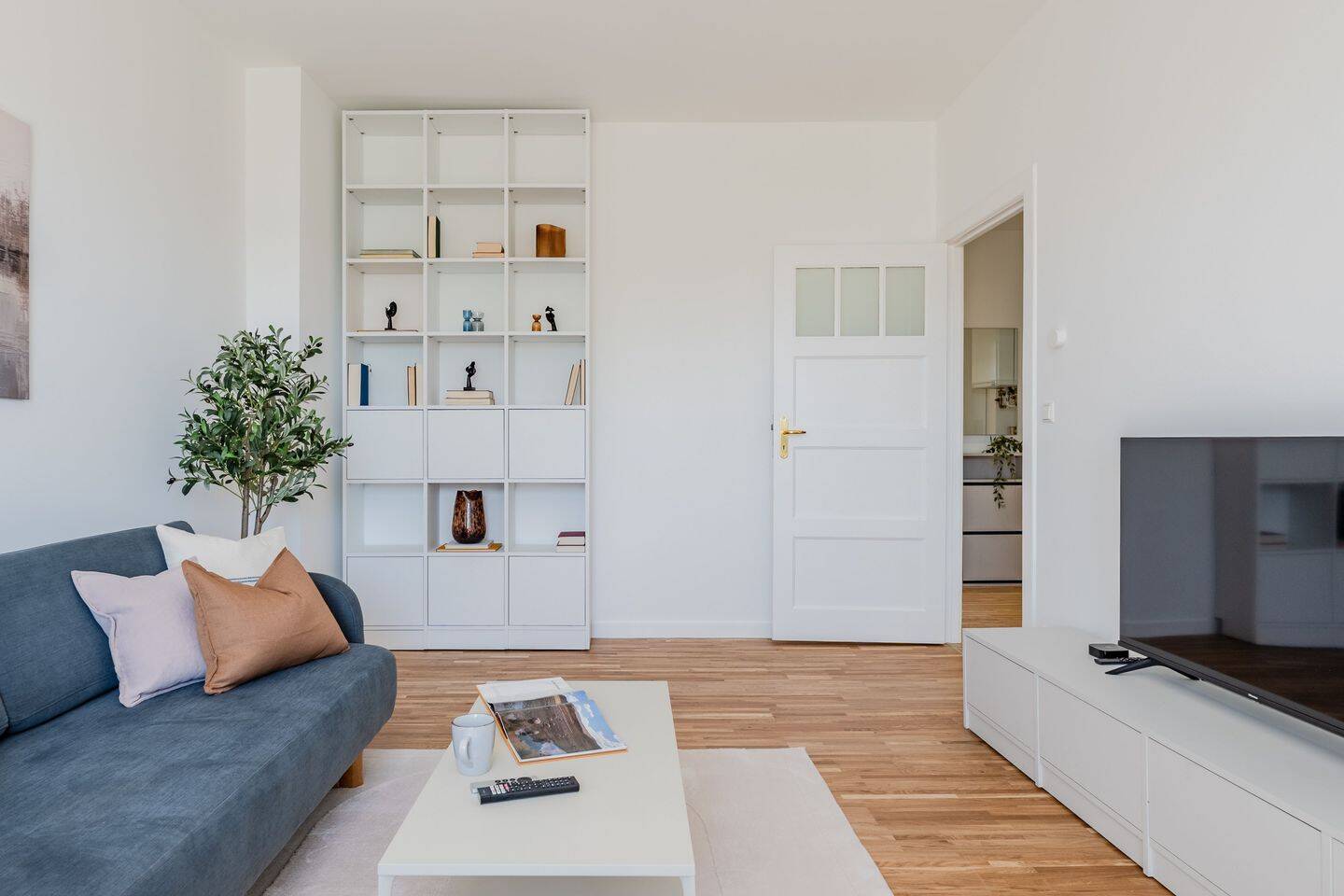 Gepflegte, möblierte 2-Zimmer-Wohnung mit Balkon – Berlin – Vorschaubild 5