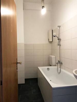***Große Dachgeschoßwohnung in ruhiger Lage sucht nette Mieter*** – 45143 Essen – Vorschaubild 8