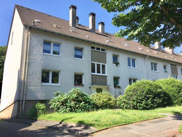 Frisch renovierte 1-Zi.-Whg. im Souterrain mit neuem Boden und Terrasse