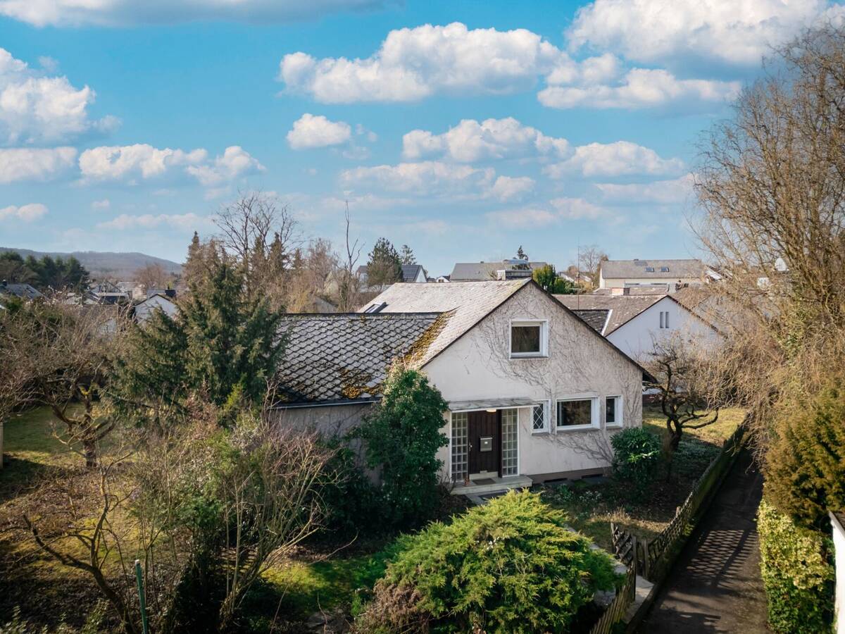 Koblenz-Karthause Einfamilienhaus mit Traumhauspotenzial in begehrter Toplage – 56075 Koblenz – Bild 1 von 9