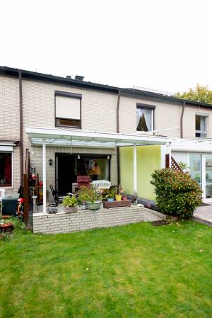 Familienidyll in Hamburg-Eidelstedt: Gepflegtes Reihenhaus mit Vollkeller, Garage und modernen Extras