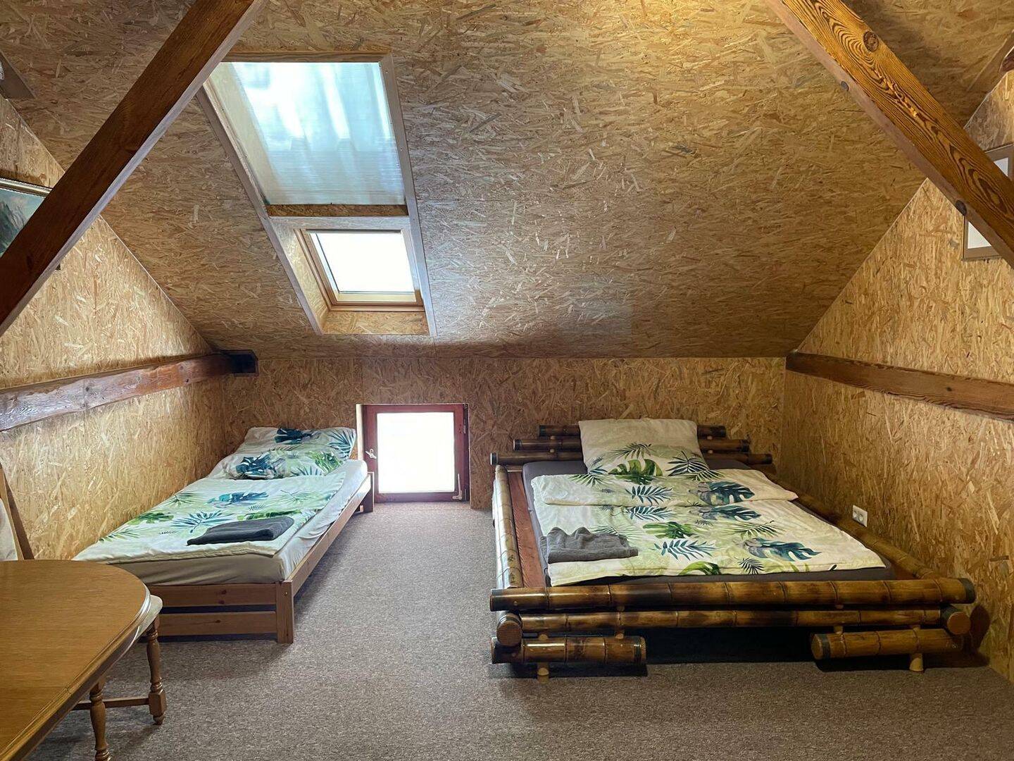Vielseitig nutzbares Spezialgebäude mit 14 Zimmern und großzügigem Hof – Dingolshausen – Bild 1 von 9