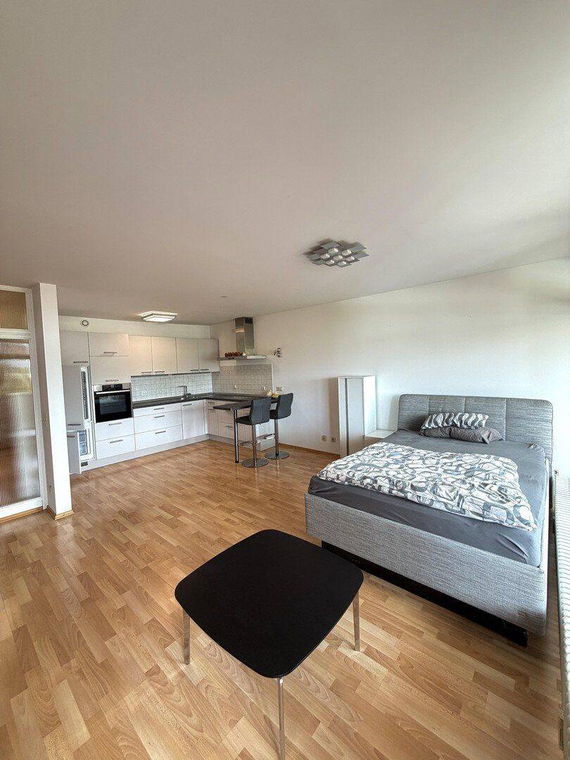 Charmante möbilierte 1-Zimmerwohnung mit Loggia – Nürnberg – Vorschaubild 2