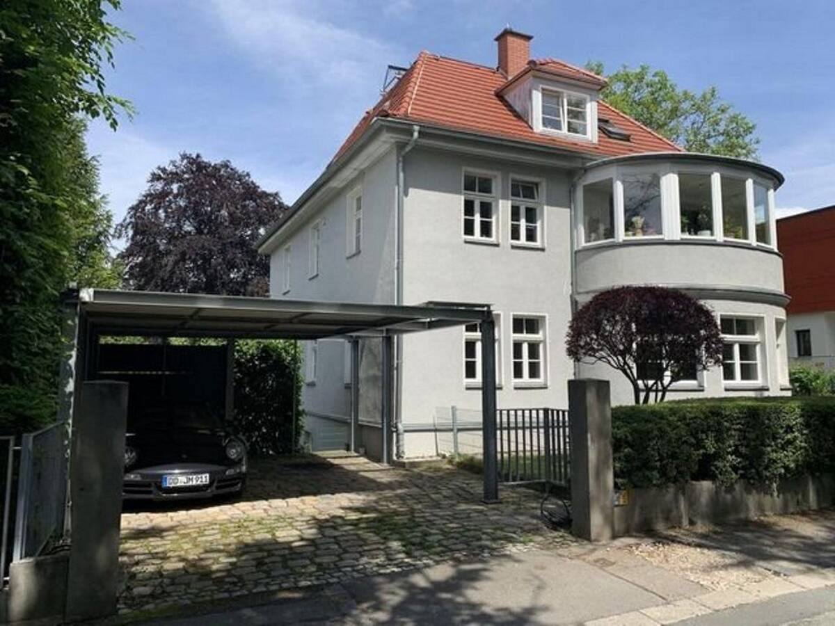 DACHGESCHOSS - MAISONETTE IN ZWEIFAMILIENHAUS MIT GARTENANTEIL – 1069 Dresden – Bild 1 von 9