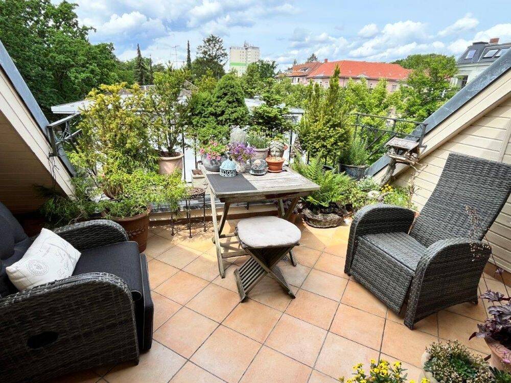 ca. 10 m² West-Terrasse und ein Kamin im Wohnbereich