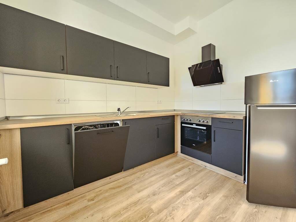 Komplett renovierte Wohnung mit Einbauküche – Chemnitz – Vorschaubild 2