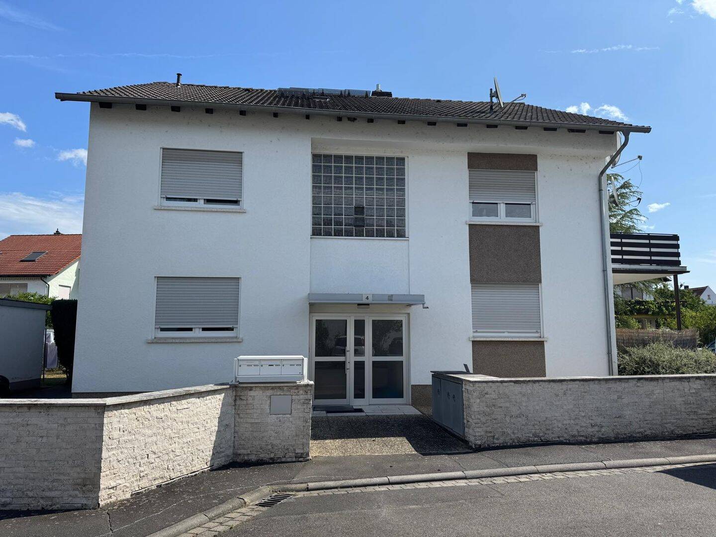 PREISSENKUNG - Tolles 3 Familienhaus in unmittelbarer Nähe zum Main - "OBERNAU" – Aschaffenburg – Bild 1 von 9