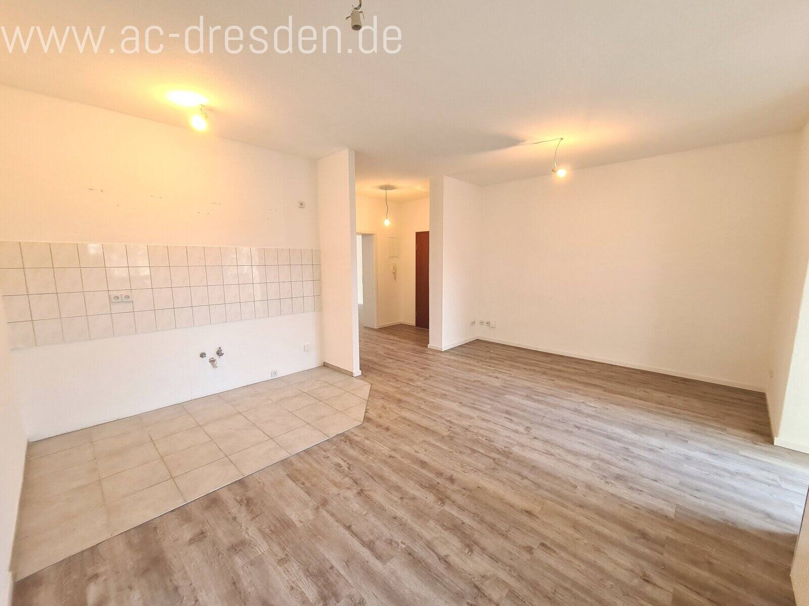 Helle 3-Raum-Wohnung mit Balkon im kernsanierten Gründerzeithaus im Lutherviertel – Chemnitz – Vorschaubild 3