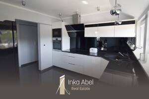 Top ausgestattete und vollmöblierte Maisonette-Wohnung mit 2 Bädern auf 95,49 m²
