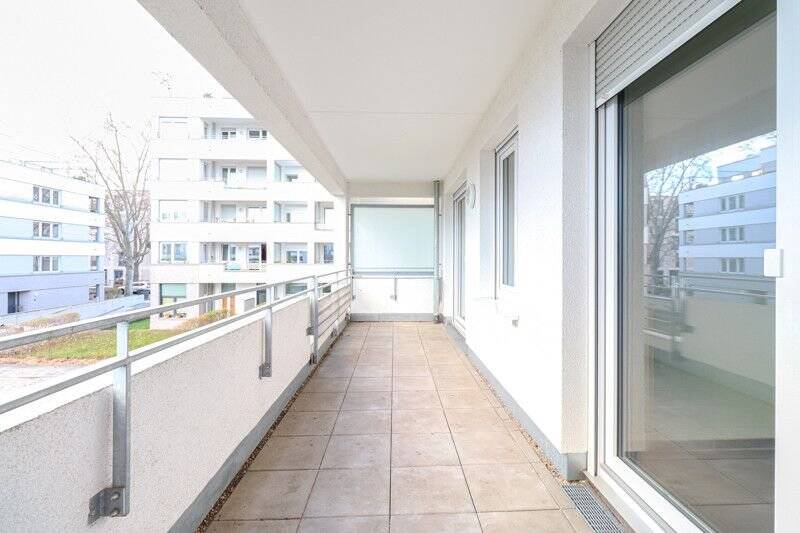 Großzügige 3-Zi.-Wohnung in begehrter Lage am Rhein: 90m² inkl. 2 Loggien, EBK, Gästebad!
