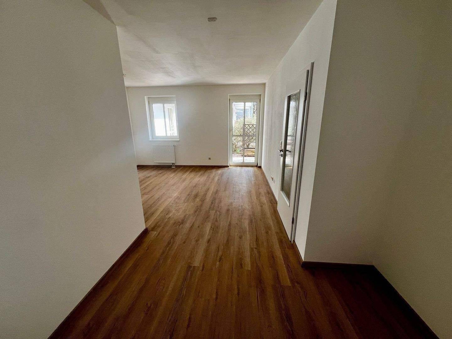 Frisch Renovierte 1-Zimmer Wohnung in entspannter Lage mit Terrasse – Regensburg – Vorschaubild 2