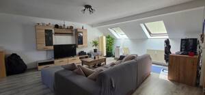 Dachgeschoss-2-Zimmer mit Einbauküche und Kellerabteil in Fürth