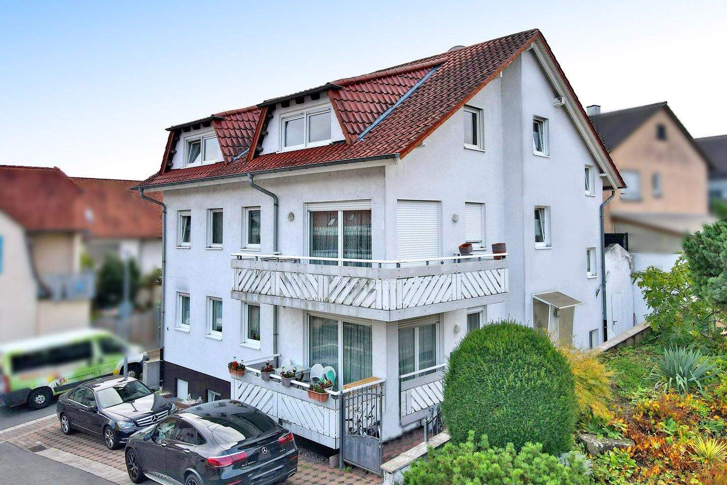 Wunderschönes Mehrfamilienhaus in Mühlhausen! Perfekt für Kapitalanleger! – Mühlhausen – Bild 1 von 9