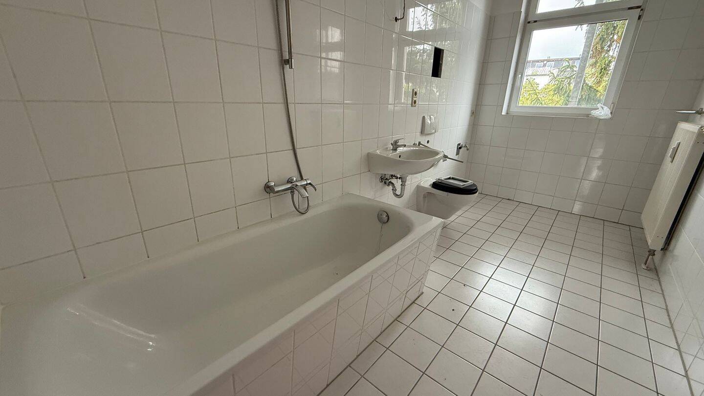 3.OG / Bad mit Wanne + Fenster / Balkon an der Küche - frei ab sofort – Chemnitz – Vorschaubild 8