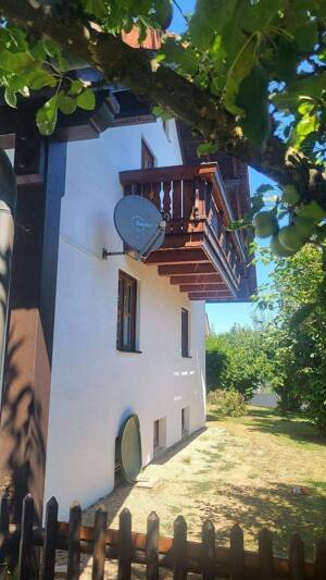 Helle Dachgeschosswohnung mit Balkon, ausgebautem Dachraum und Gartenmitbenutzung – 84085 Langquaid – Vorschaubild 2