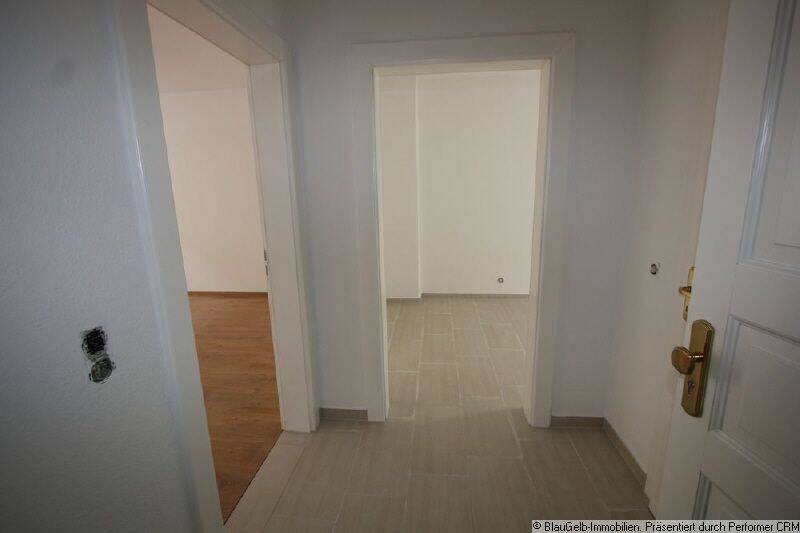 Hell & schicke Wohnung mit Balkon, tolle Ausstattung, Pkw-Stellplatz im Hof – Leipzig – Vorschaubild 3