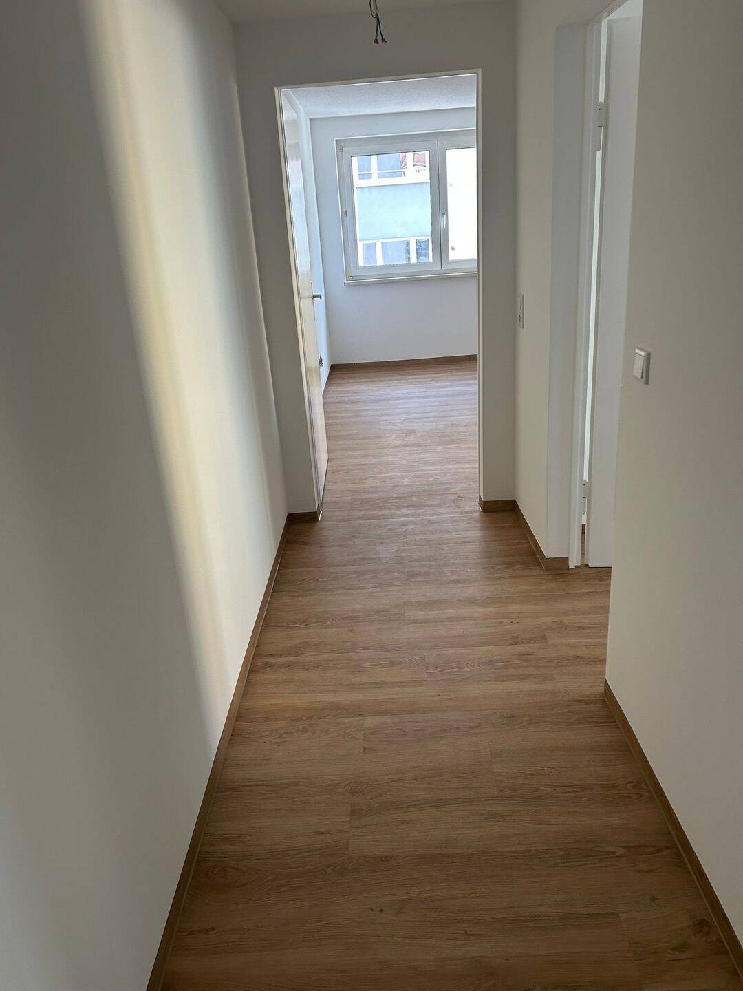 Renovierte 1,5-Zimmer Wohnung mit neuer EBK und Tageslichtbad in Nürnberg – Nürnberg – Vorschaubild 8