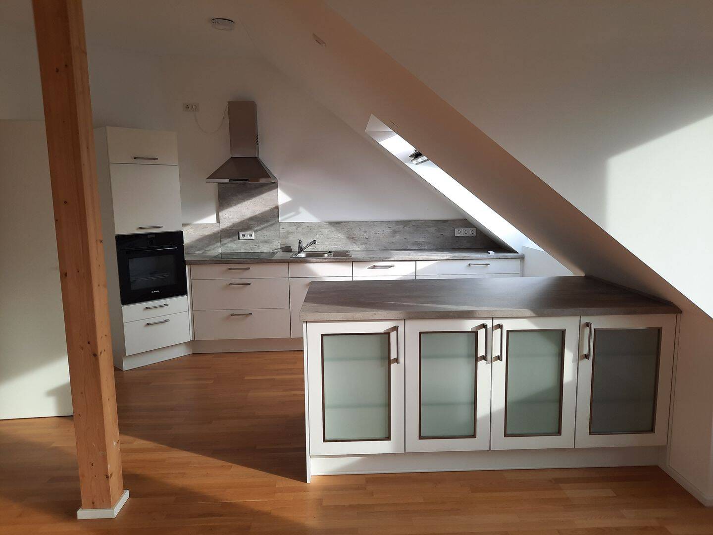 Wunderschöne 2,5-Zimmer-DG-Wohnung in Bestlage von Ingolstadt