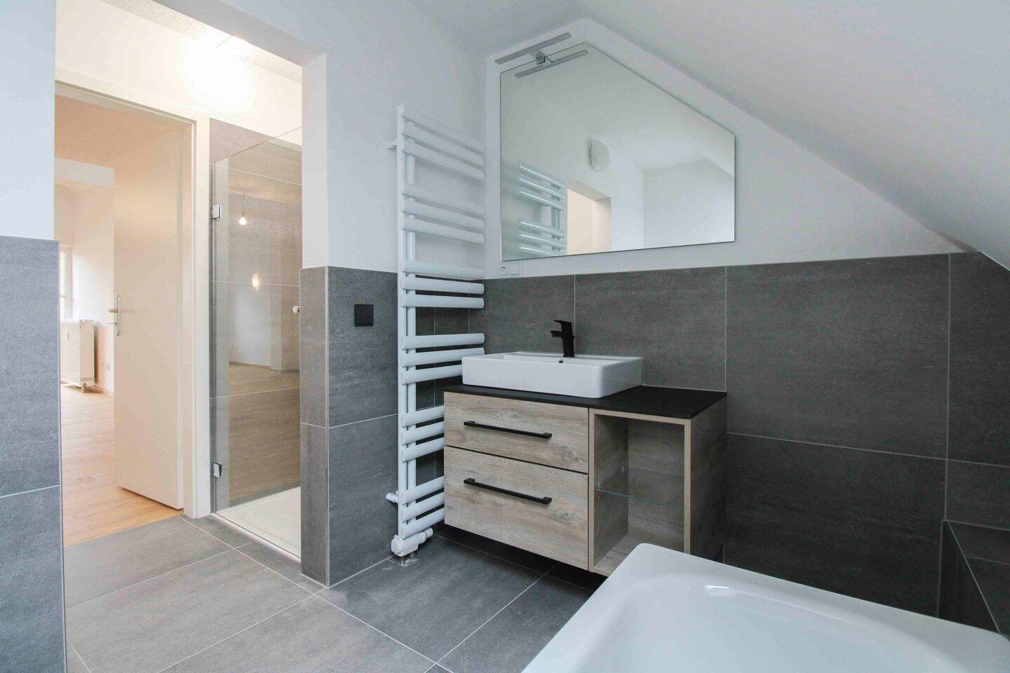 *Bezugsfrei* Moderne Maisonette-Wohnung mit EBK, Galerie und Stellplatz - frisch saniert – Chemnitz – Vorschaubild 4