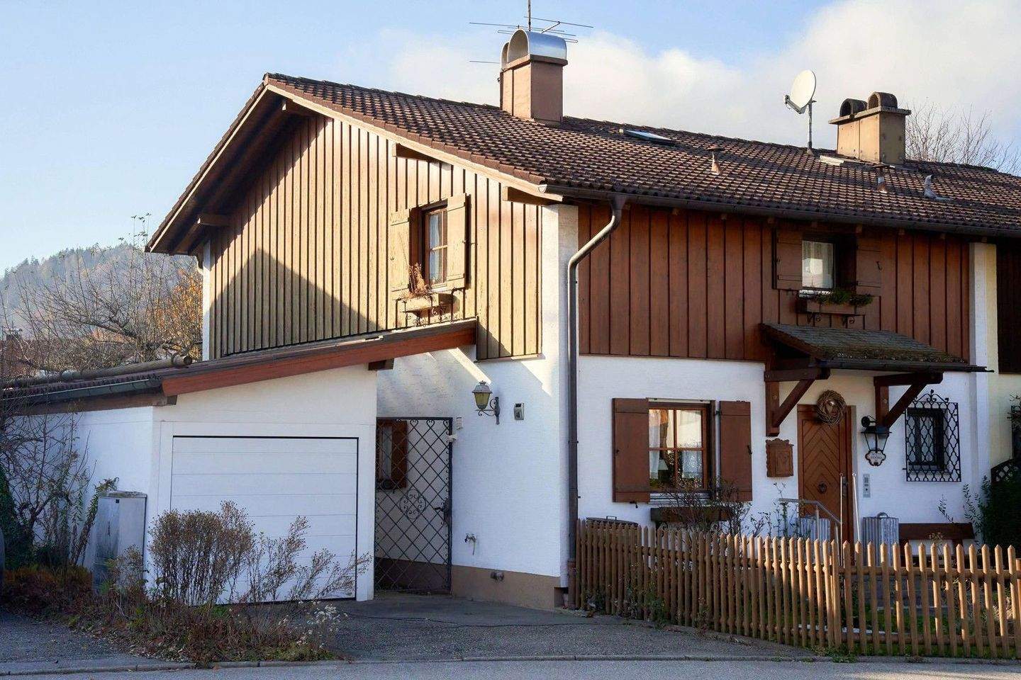 Charmante Doppelhaushälfte in Kiefersfelden mit viel Platz u. schönem Garten (noch ohne Makler) – Kiefersfelden – Bild 1 von 3