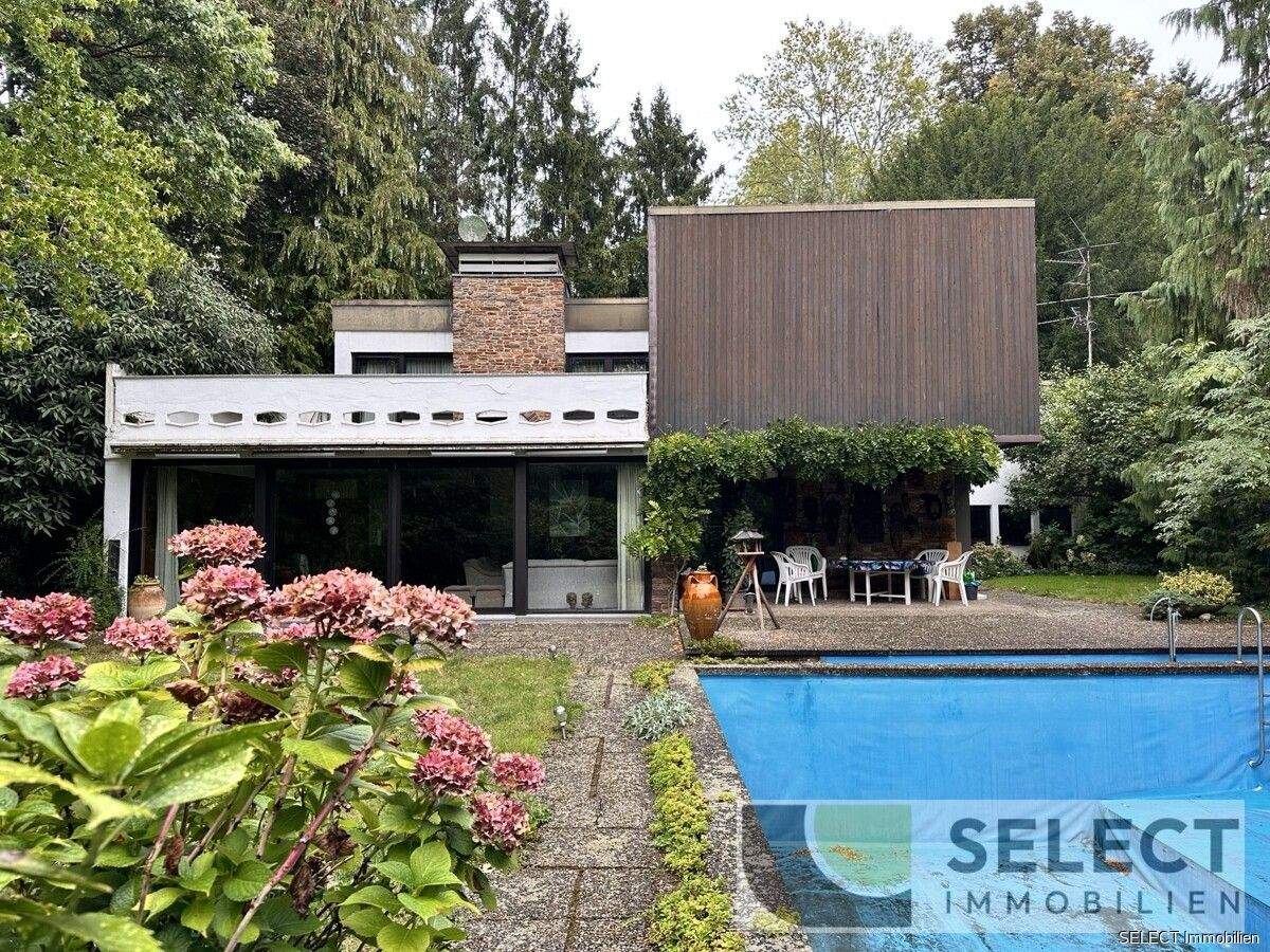 Wohnhaus mit Schwimmbad und Garage in außergewöhnlicher exklusiver Wohnlage auf dem Scheidter Berg – Saarbrücken – Bild 1 von 9