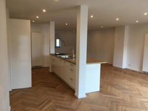 Sofort einziehen in etwas ganz Besonderem in Stuttgart: eine ganze Etage im Gründerzeithaus – 70199 Stuttgart – Vorschaubild 2
