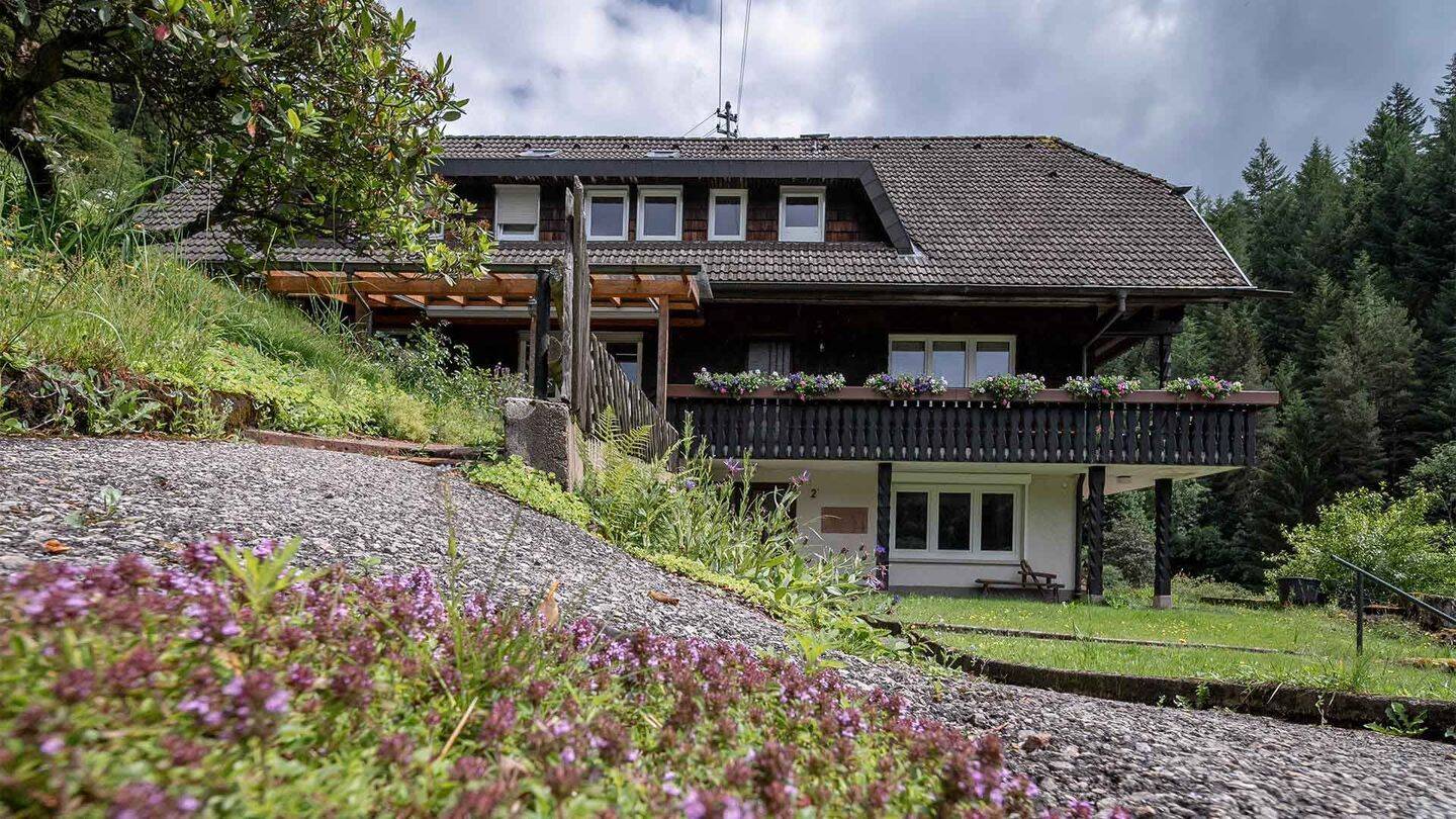Voll möbliertes 2-Zimmer-Apartment mit großem Balkon und Panoramablick ins Wolftal – Bad Rippoldsau-Schapbach – Vorschaubild 3