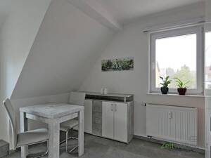 (EF0879_M) Erfurt: Hohenwinden, neu möblierte Maissonette-Wohnung mit sep. Hauseingang, Gäste-WC, Stellplatz, Service – 99087 Erfurt – Vorschaubild 6