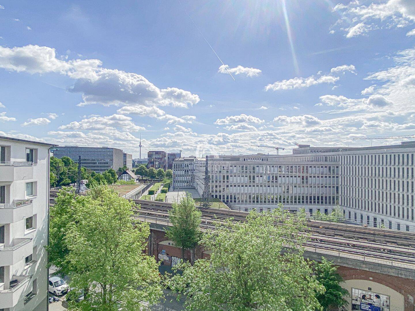 WOHNJUWEL MIT POTENZIAL! GROßZÜGIG GESCHNITTENE & HELLE WOHNUNG AM REGIERUNGSVIERTEL! PROVISIONSFREI – Berlin – Vorschaubild 9