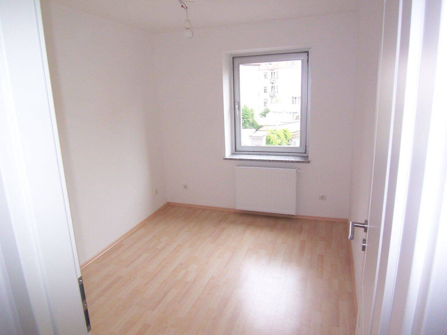 3 Zimmer Whg mit großem 18qm Südbalkon, Nähe Theresienwiese, Bad m Fenster-- LEER – München – Vorschaubild 4