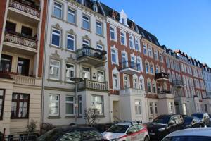 Wunderschöne sanierte Altbauwohnung mit Balkon in St.Lorenz Nord ! – 23554 Lübeck – Vorschaubild 1