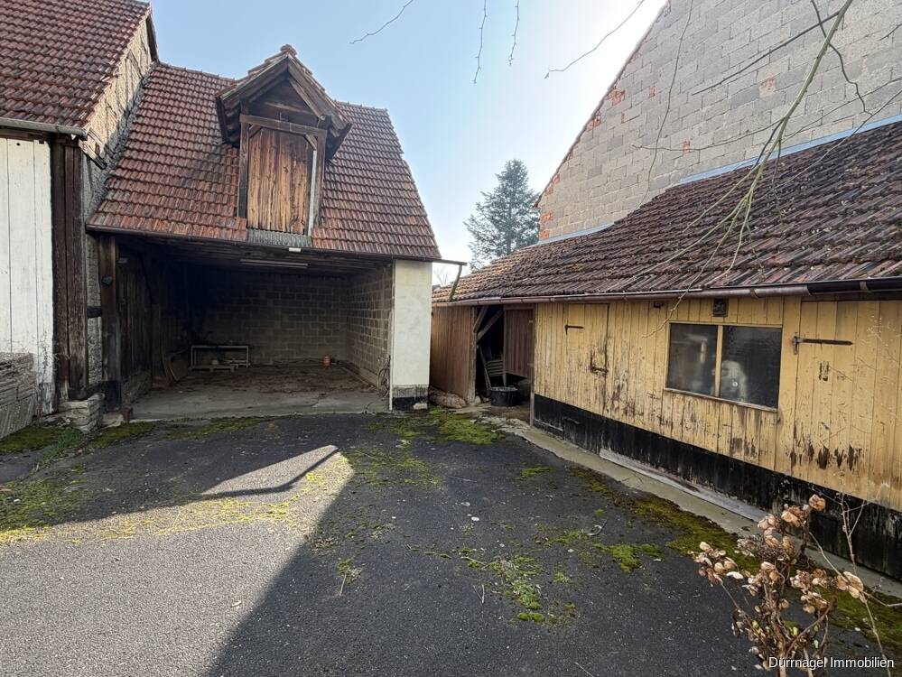 Ein-/Zweifamilienhaus mit Balkon und Nebengebäude in Helmstadt – Helmstadt – Vorschaubild 2