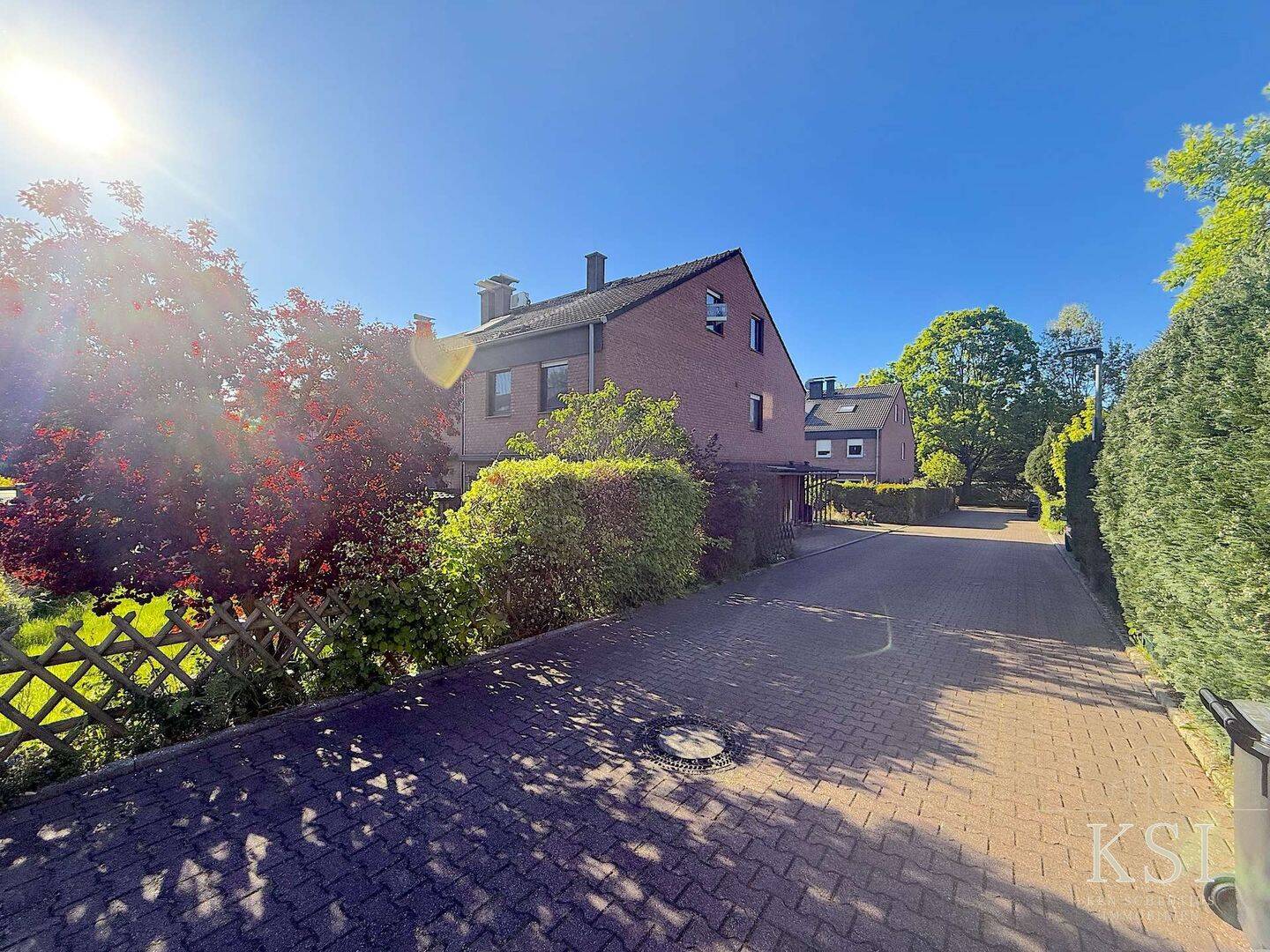 Ihr neues Zuhause: Charmantes Reihenendhaus mit Garten und Garage! – Gelsenkirchen – Bild 1 von 9