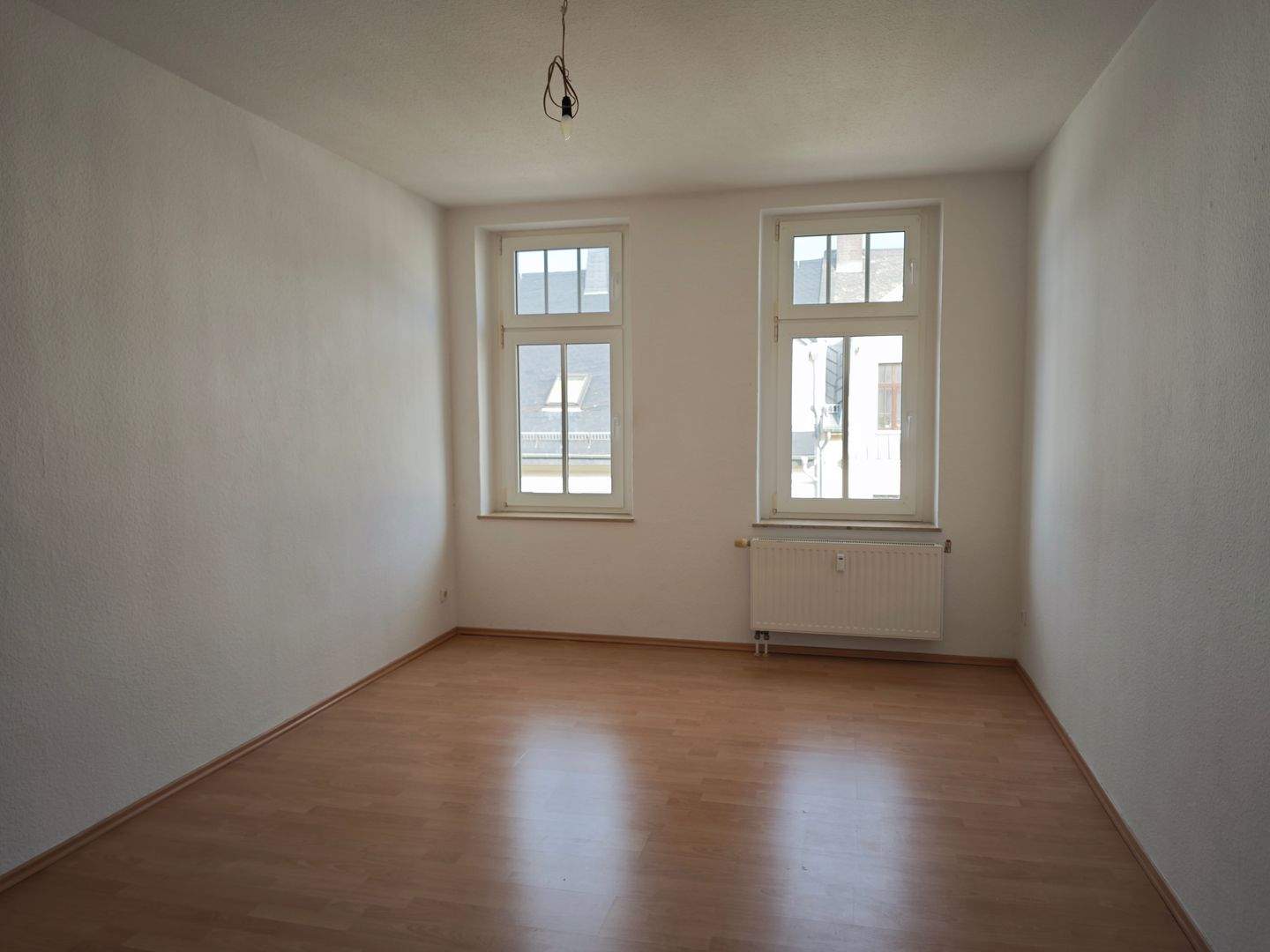 helle günstige 3-Zimmer-Dachgeschoßwohnung mit Balkon, Fahrstuhl, EBK – Chemnitz – Vorschaubild 9