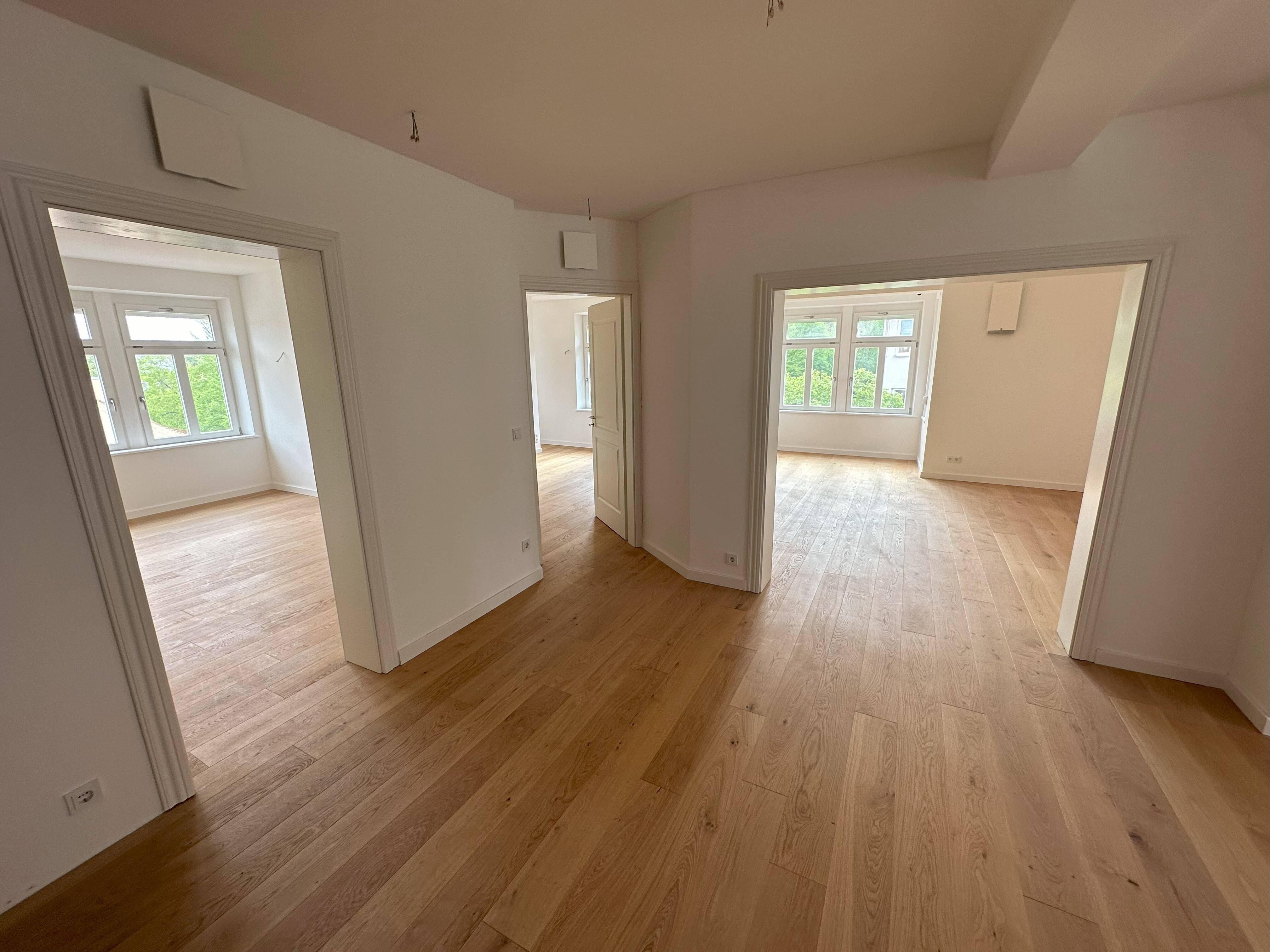5 Zimmer in zentraler Lage in kernsaniertem Gründerzeithaus