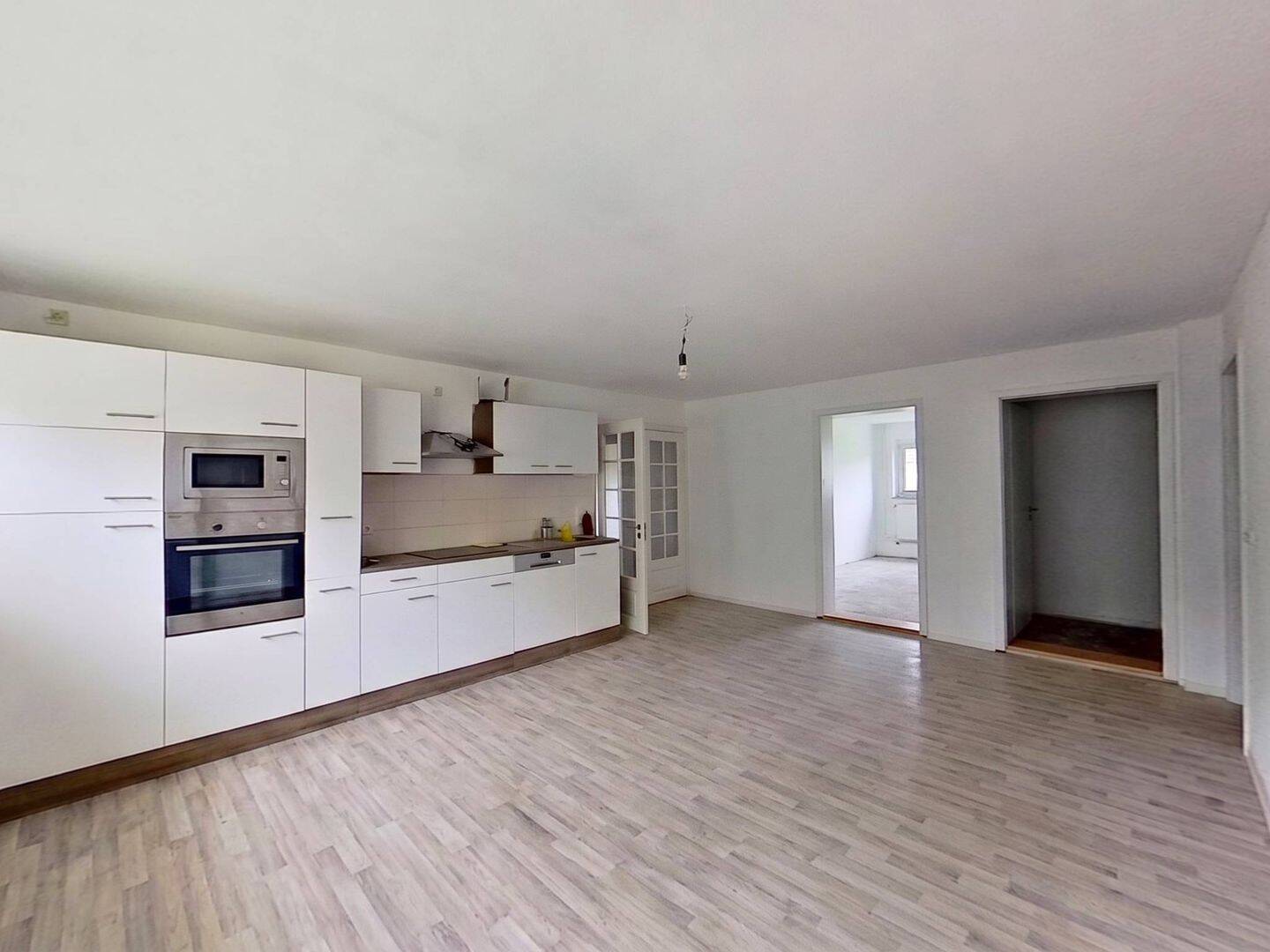 Große 6-Zimmer Wohnung mit EBK, Terrasse und privatem Garten – Krakow am See – Vorschaubild 2