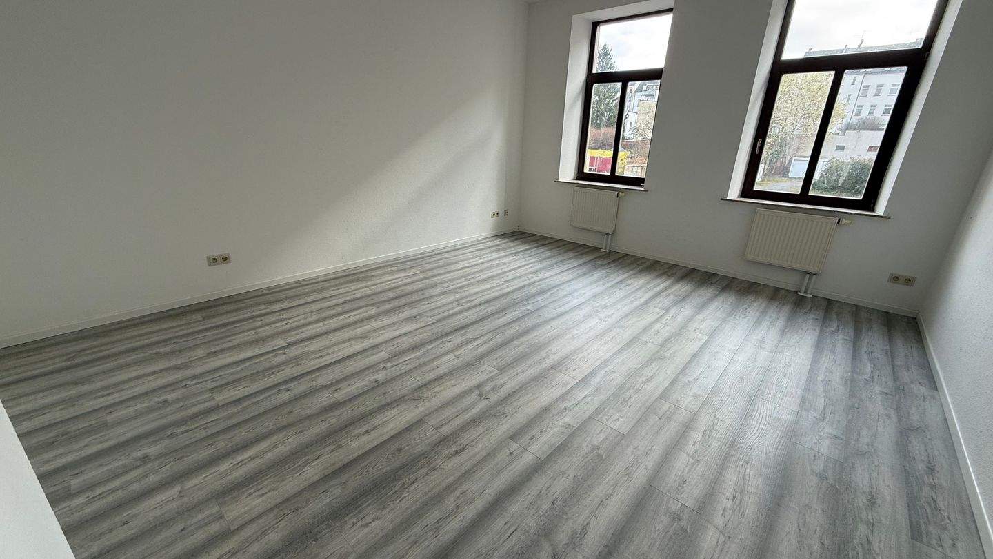 TOP Whg. - jetzt mit neuem Laminat in Eiche - im 1. OG