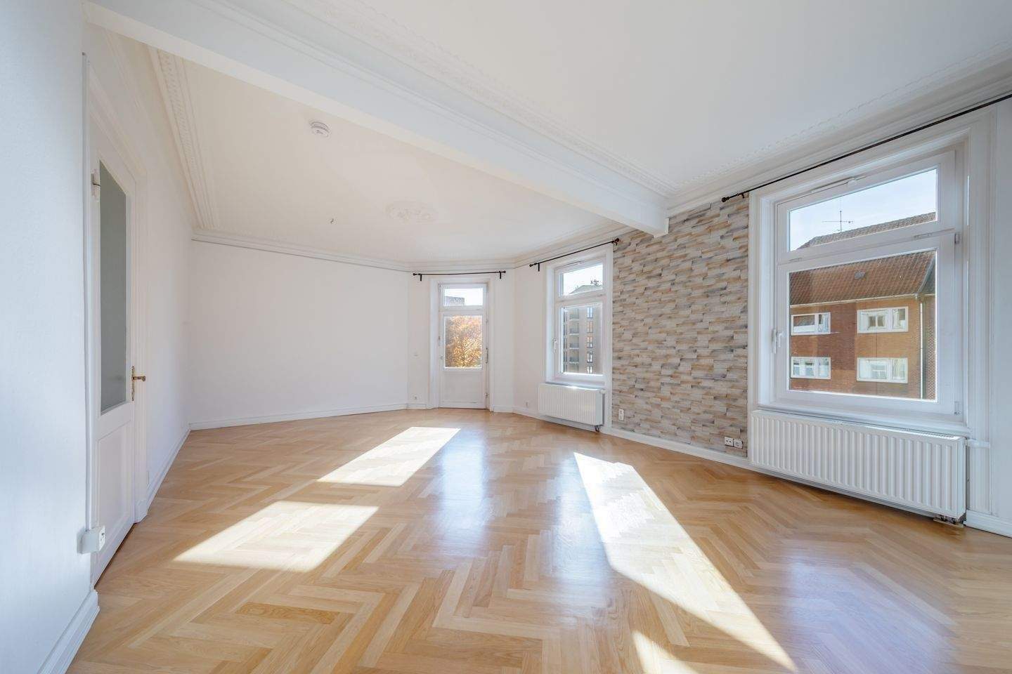 Großzügige 3-Zimmer-Wohnung mit 2 Balkonen in Alsternähe – Hamburg – Vorschaubild 2