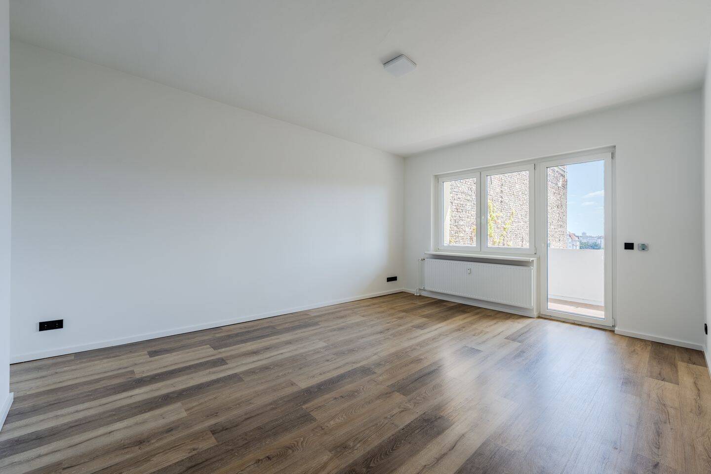 Sonnenbalkon trifft Kudamm-Blick - Hochwertig modernisierte 4 Zimmerwohnung ! – Berlin – Vorschaubild 3