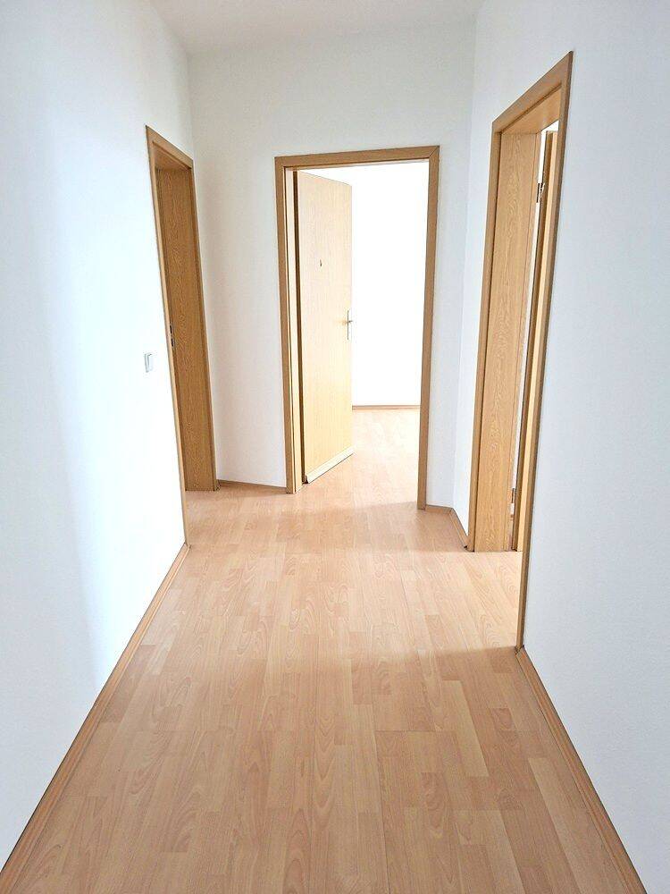 !! 3-Zimmer-Dachgeschosswohnung mit Laminat !! – Chemnitz – Vorschaubild 2