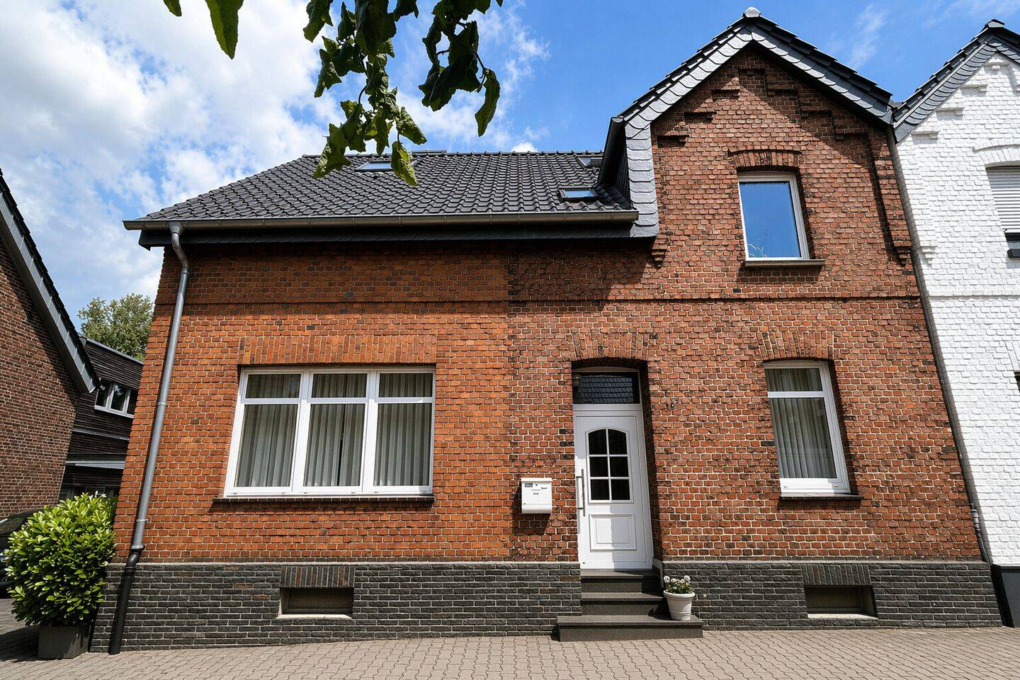 Charmanter, teilsanierter Altbau mit Traumgarten in bester Lage – Meerbusch – Vorschaubild 2