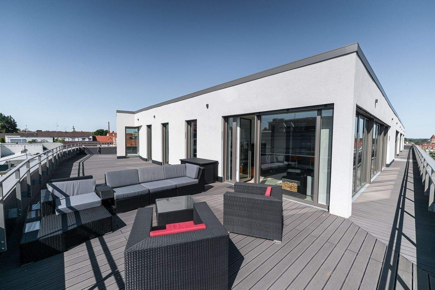 Penthouse-Traum: 2-Zimmer mit Dachterrasse & atemberaubendem Blick – Augsburg – Vorschaubild 4